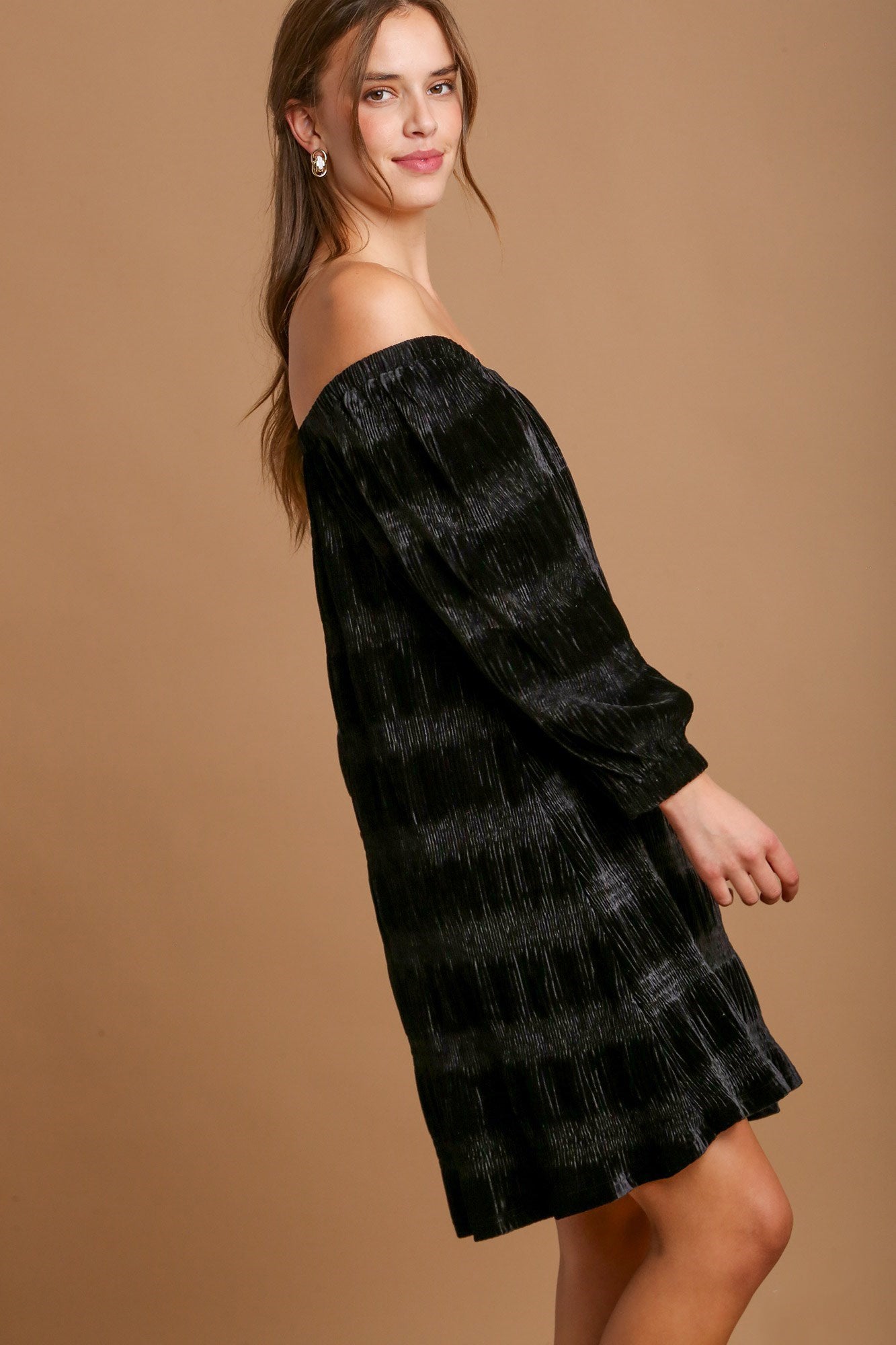 Umgee Off-Shoulder Balloon Sleeve Velvet Mini Dress - Classique Collection
