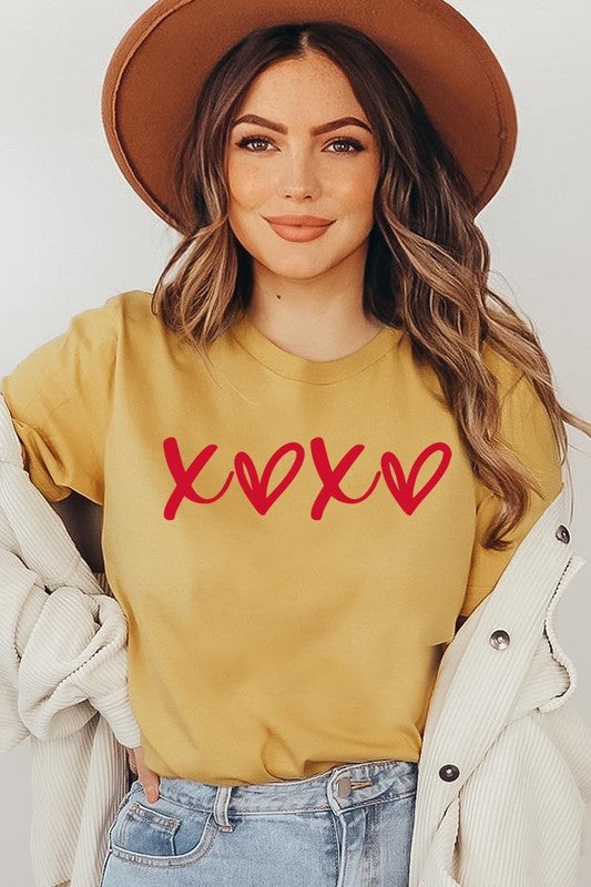 XOXO Graphic Plus Tee - Classique Collection
