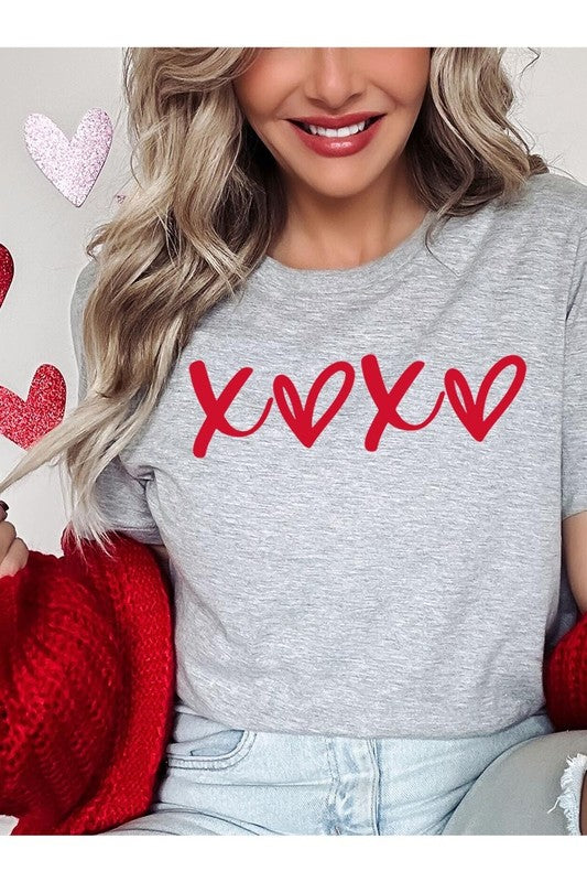 XOXO Graphic Plus Tee - Classique Collection
