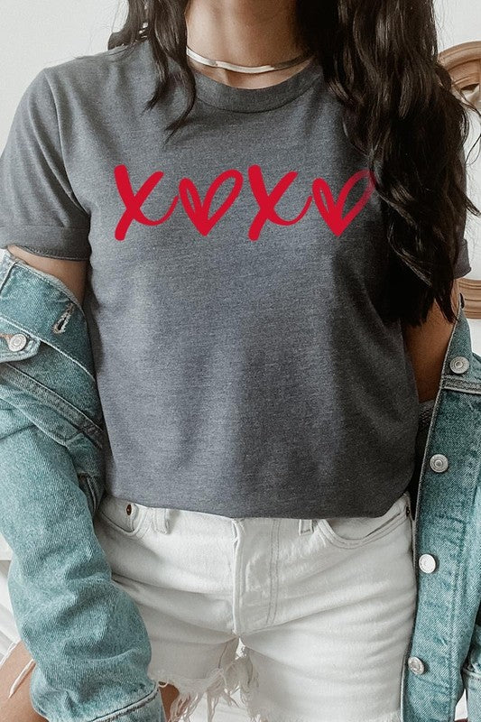 XOXO Graphic Plus Tee - Classique Collection
