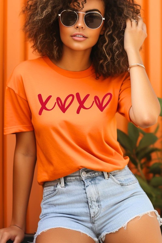XOXO Graphic Plus Tee - Classique Collection