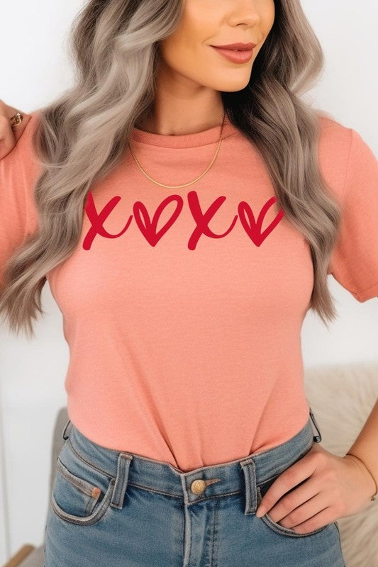 XOXO Graphic Plus Tee - Classique Collection