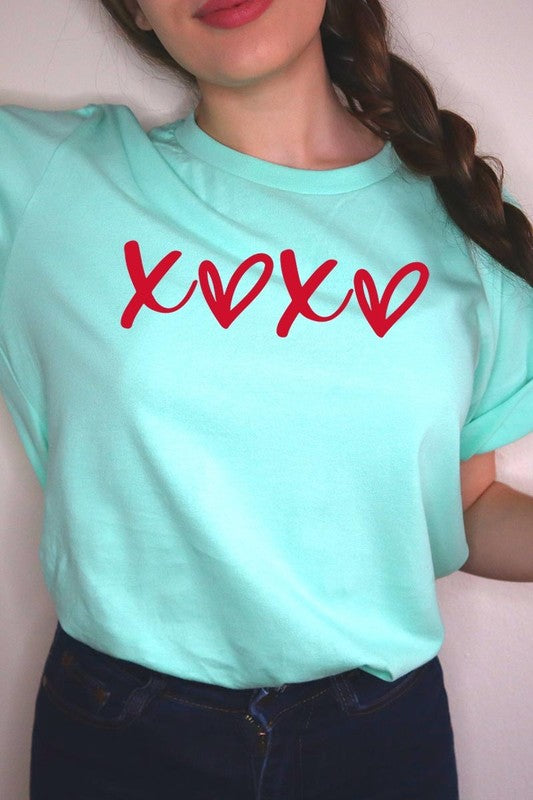 XOXO Graphic Plus Tee - Classique Collection