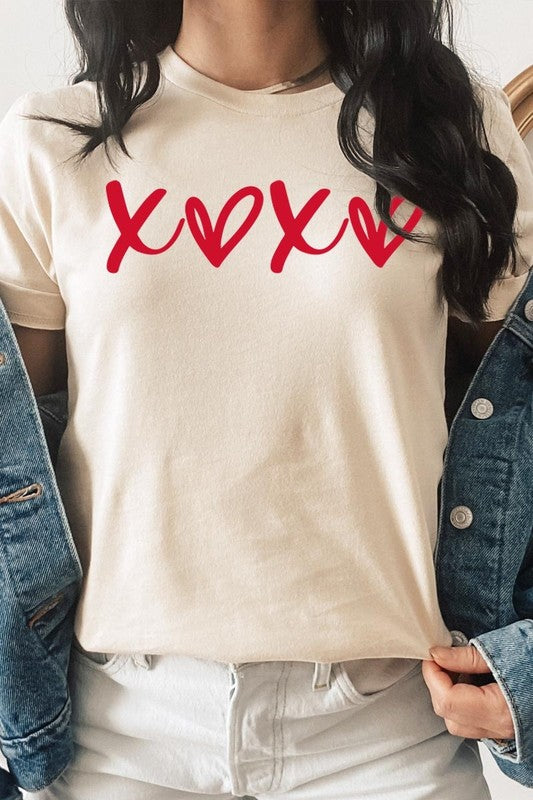 XOXO Graphic Plus Tee - Classique Collection