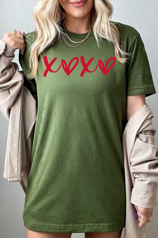 XOXO Graphic Plus Tee - Classique Collection