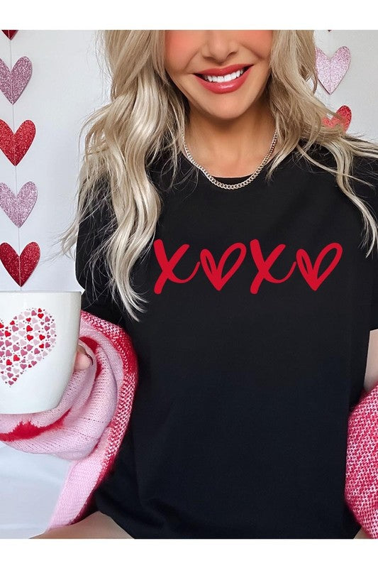 XOXO Graphic Plus Tee - Classique Collection