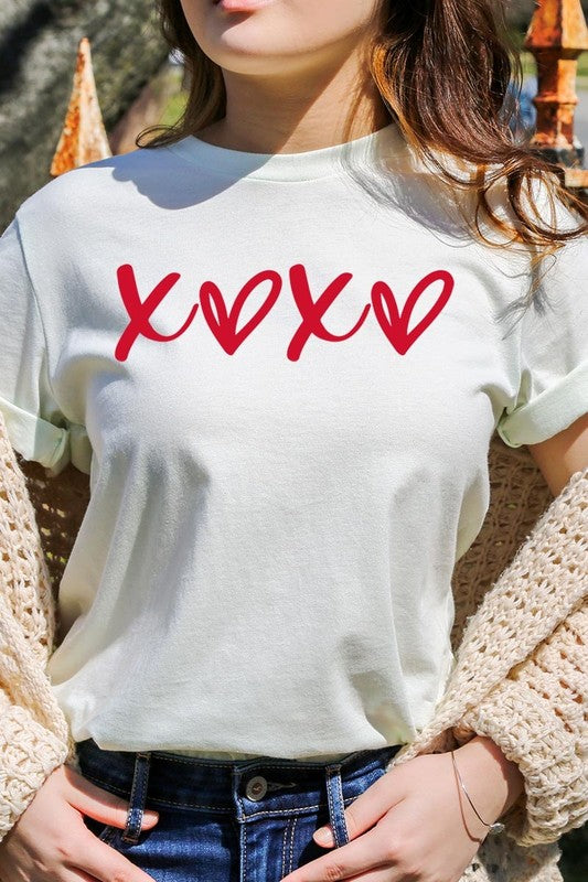 XOXO Graphic Plus Tee - Classique Collection