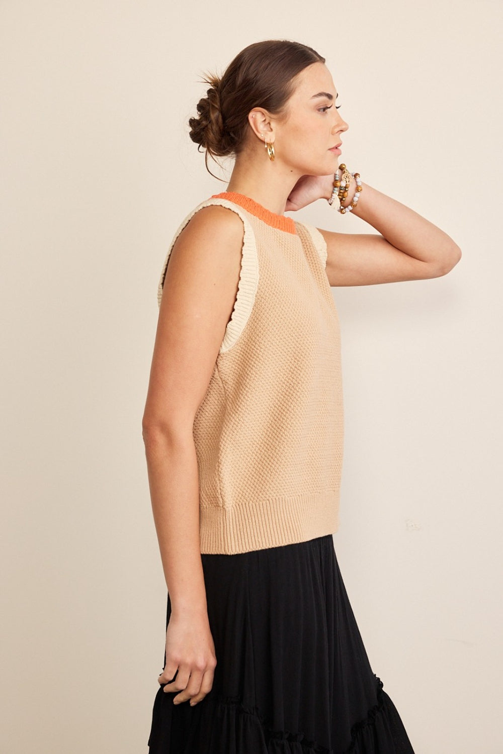 In February Contrast Round Neck Sweater Vest - Classique Collection