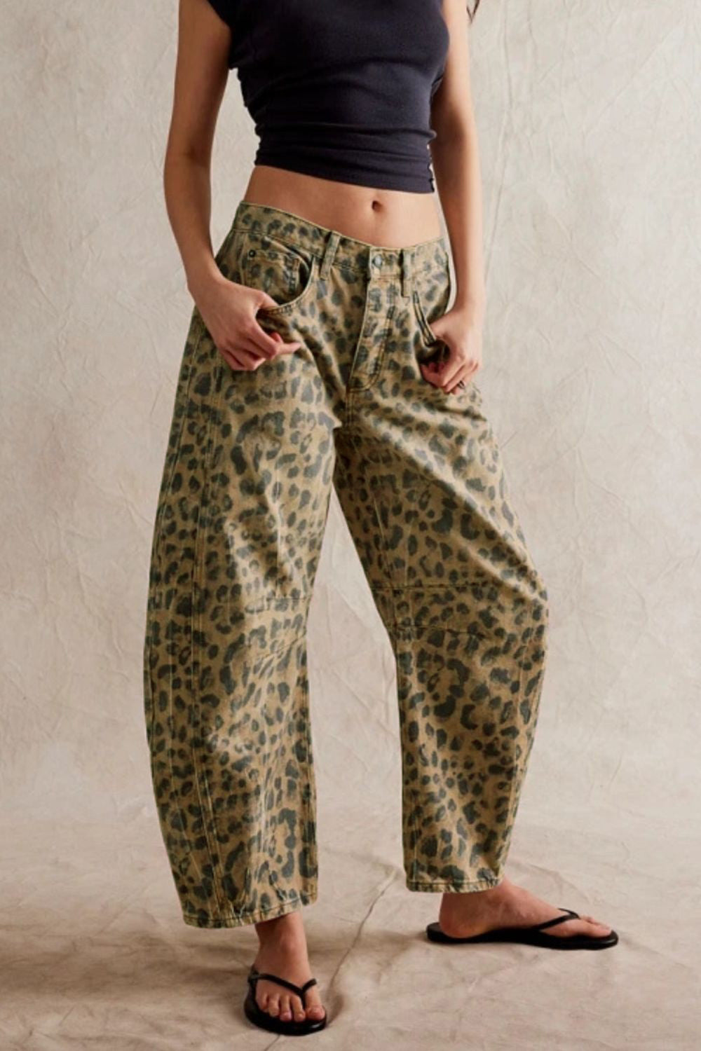 Wide Leg Jeans with Pockets - Classique Collection