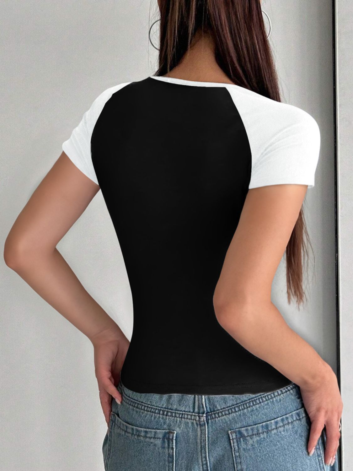 Devine Contrast Scoop Neck Short Sleeve T-Shirt - Classique Collection