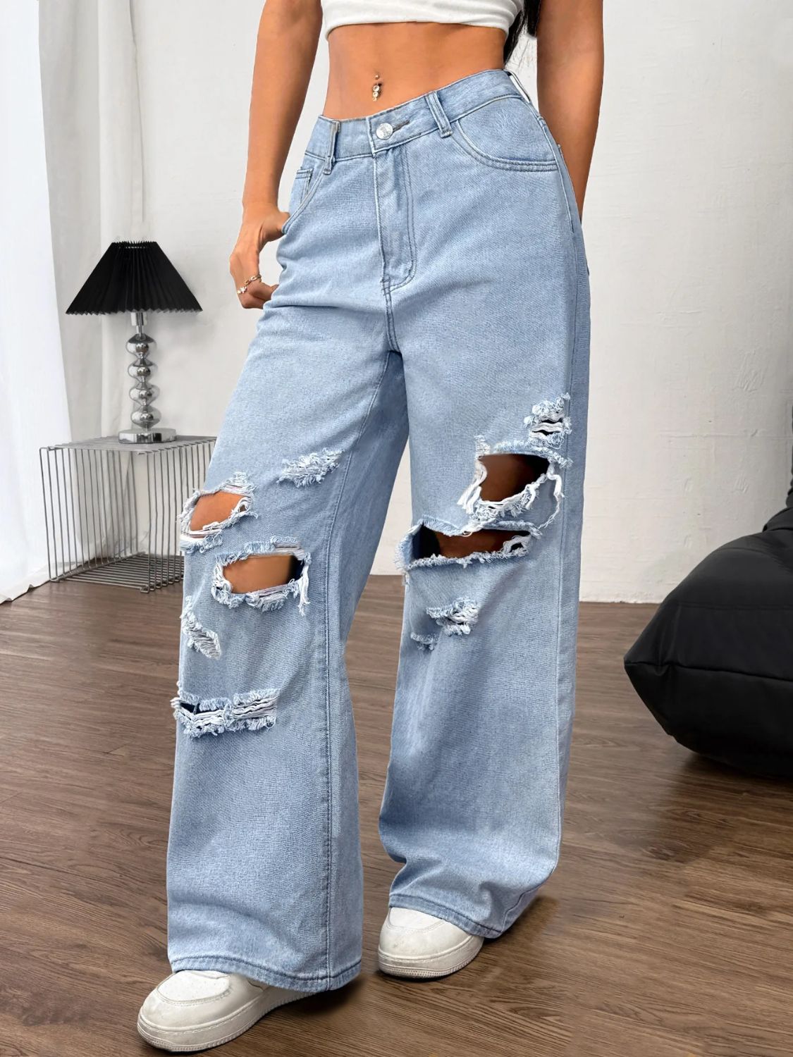 Distressed Wide Leg Jeans with Pockets - Classique Collection