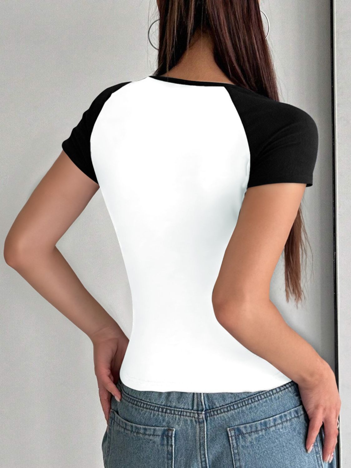 Devine Contrast Scoop Neck Short Sleeve T-Shirt - Classique Collection