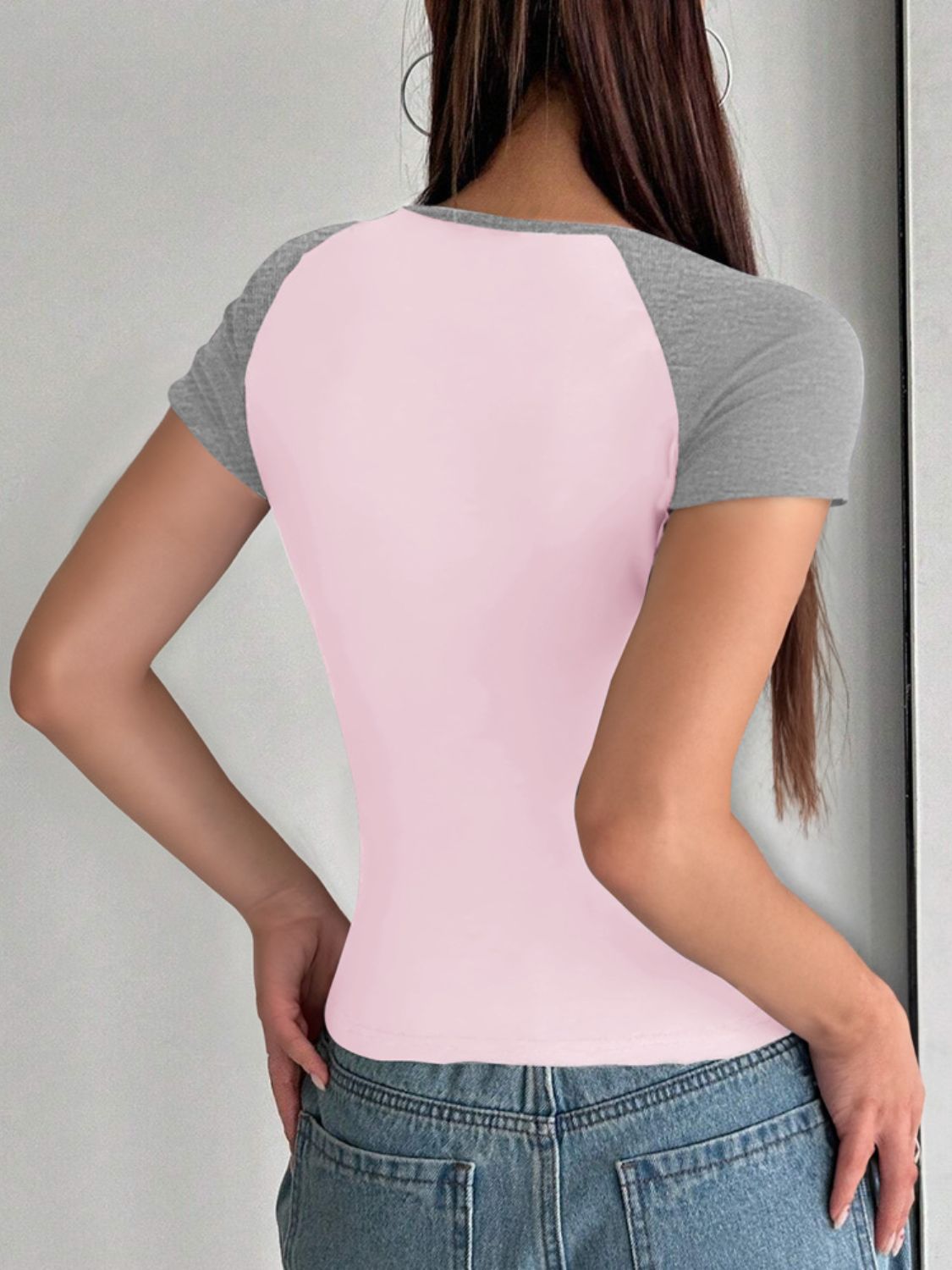 Devine Contrast Scoop Neck Short Sleeve T-Shirt - Classique Collection