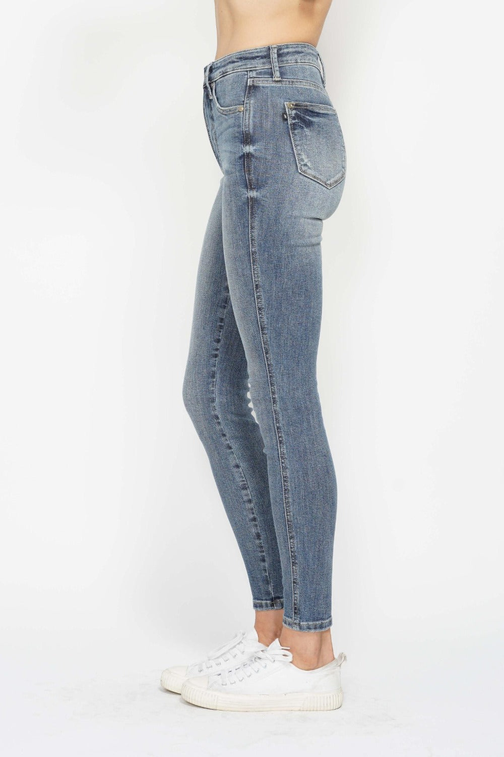 Judy Blue Full Size Tummy Control Contrast Wash Skinny Jeans - Classique Collection