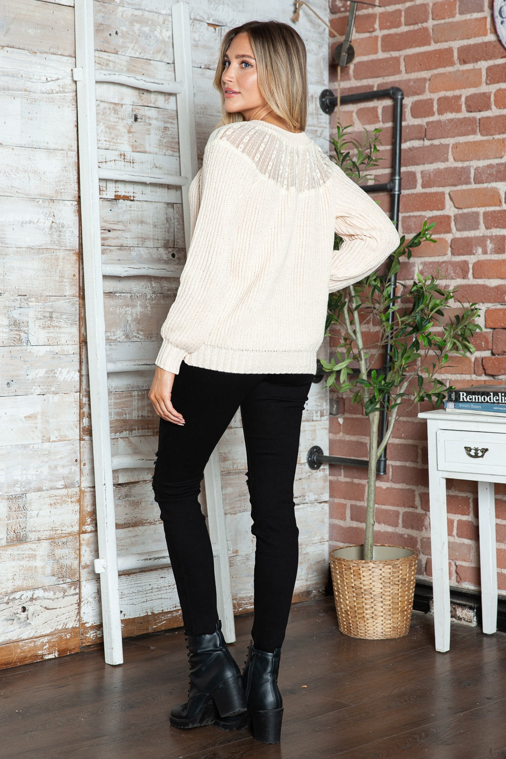 Round Neck Rib-Knit Sweater - Classique Collection