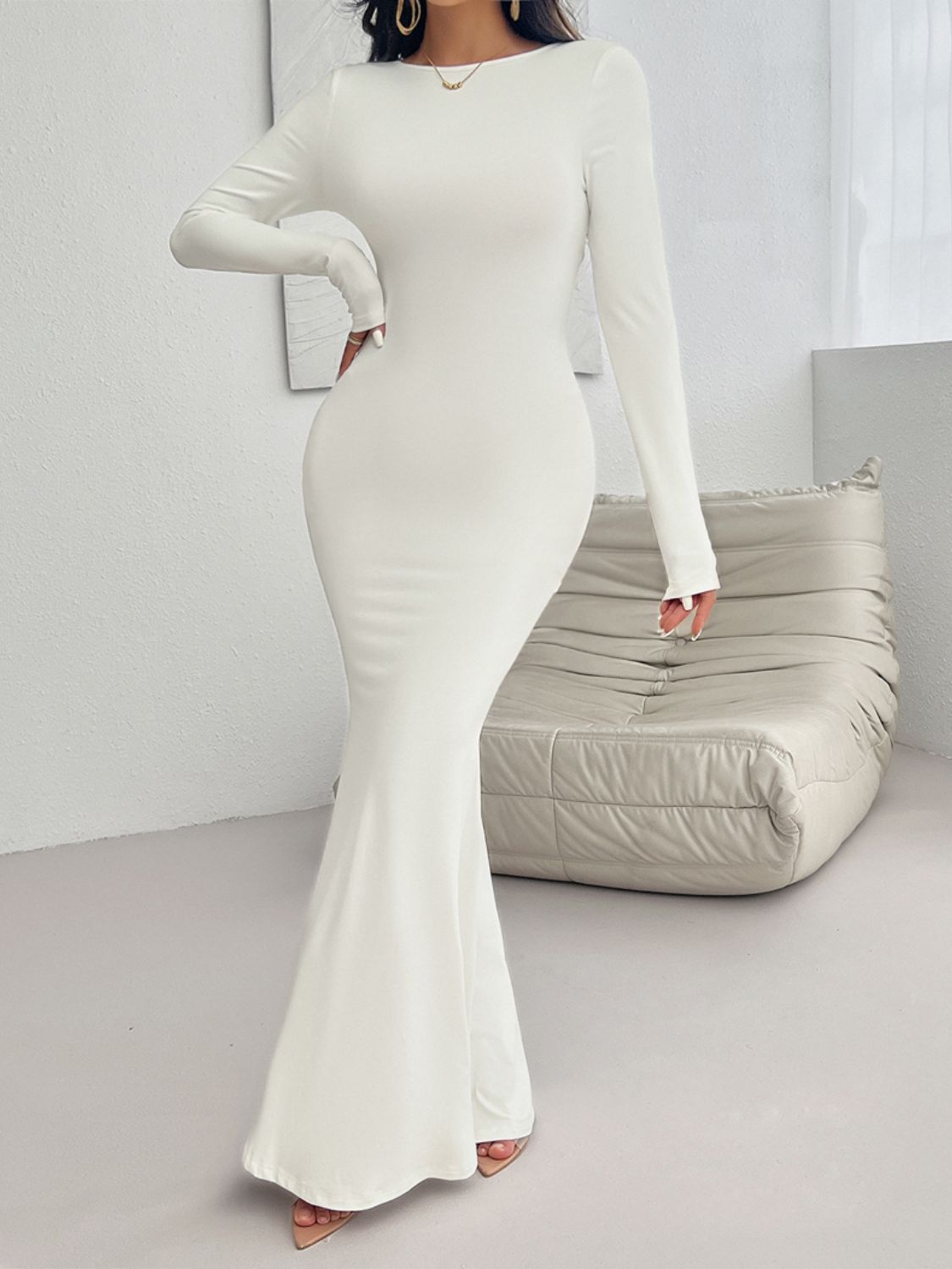 Devine Backless Round Neck Long Sleeve Maxi Dress - Classique Collection