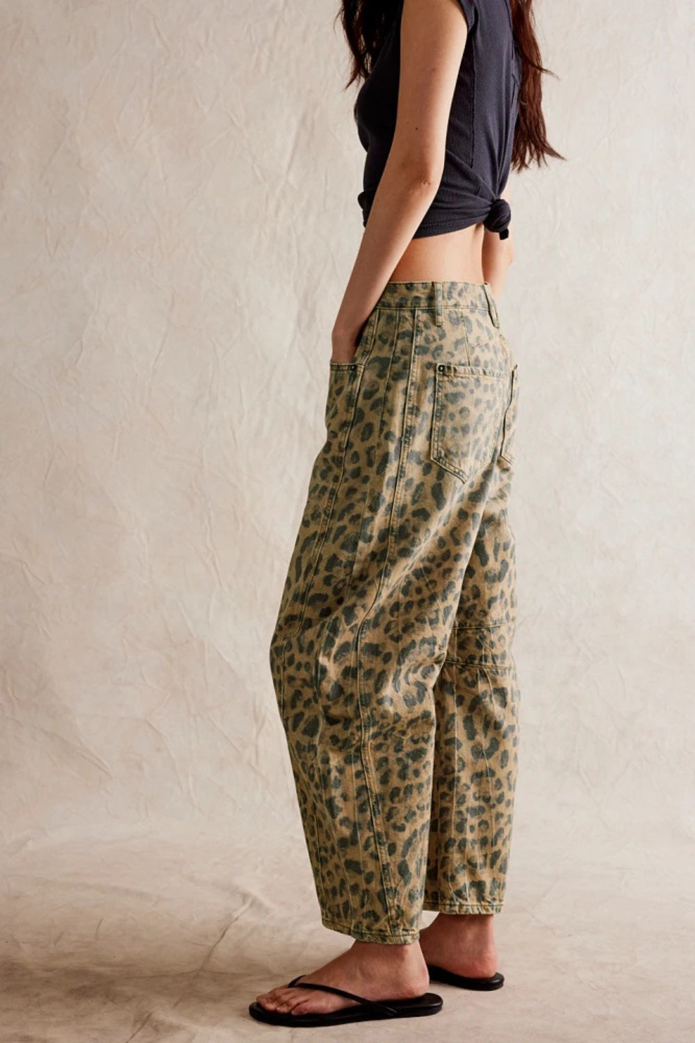 Wide Leg Jeans with Pockets - Classique Collection