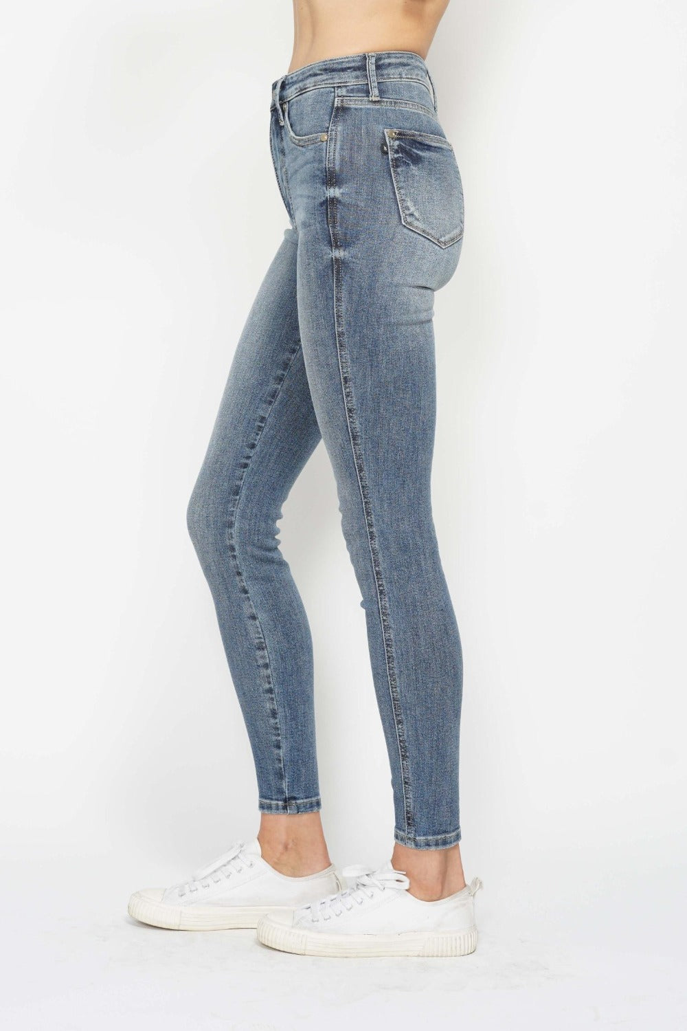Judy Blue Full Size Tummy Control Contrast Wash Skinny Jeans - Classique Collection