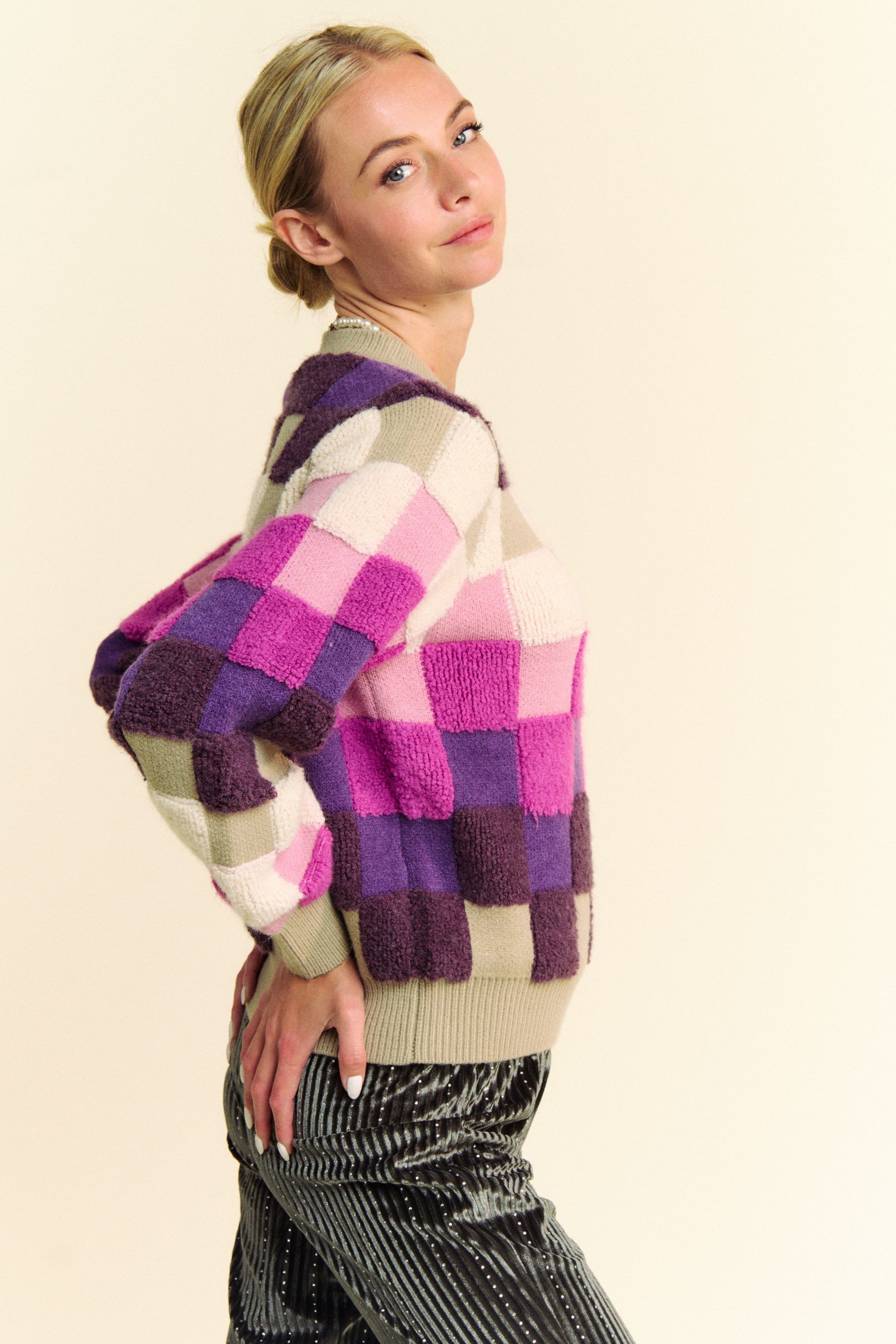 Davi & Dani Checkered Round Neck Long Sleeve Sweater - Classique Collection