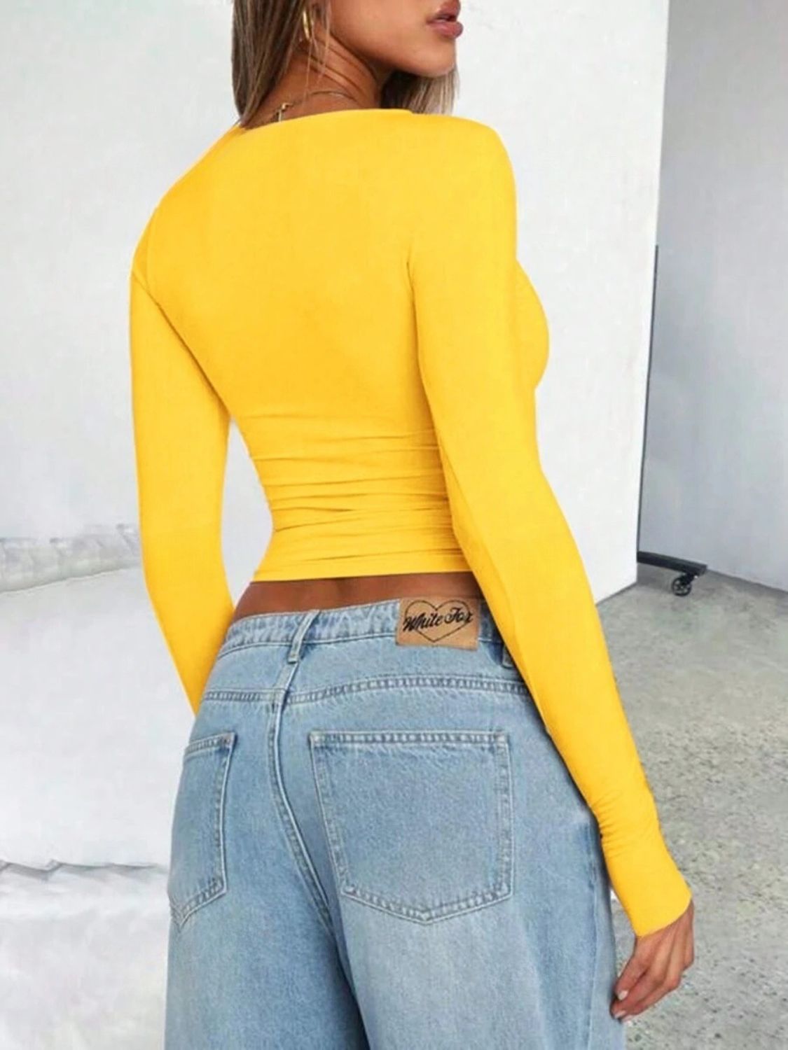 Solid Color Round Neck Long Sleeve T-Shirt - Classique Collection
