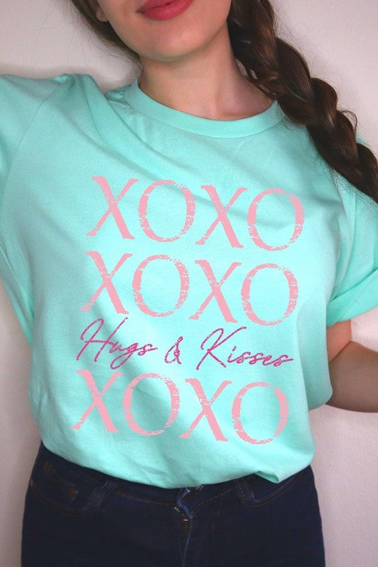 XOXO Graphic Plus Tee - Classique Collection