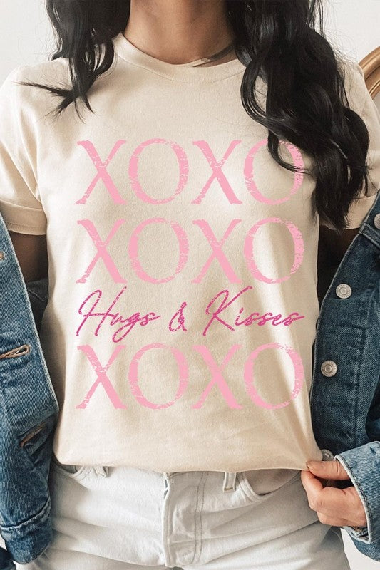 XOXO Graphic Plus Tee - Classique Collection