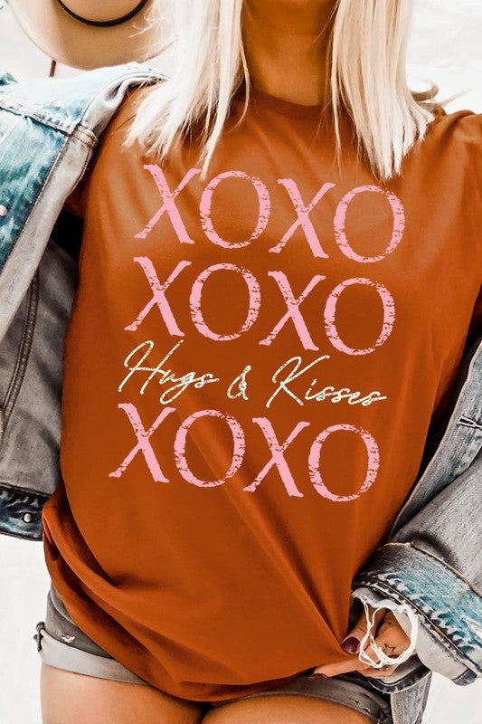 XOXO Graphic Plus Tee - Classique Collection