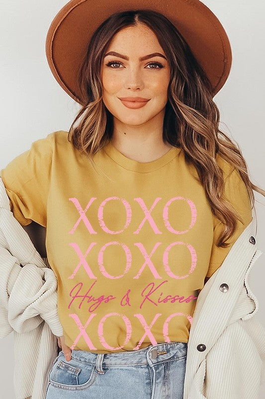 XOXO Graphic Plus Tee - Classique Collection