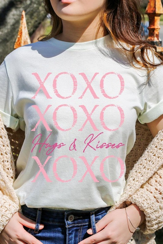 XOXO Graphic Plus Tee - Classique Collection