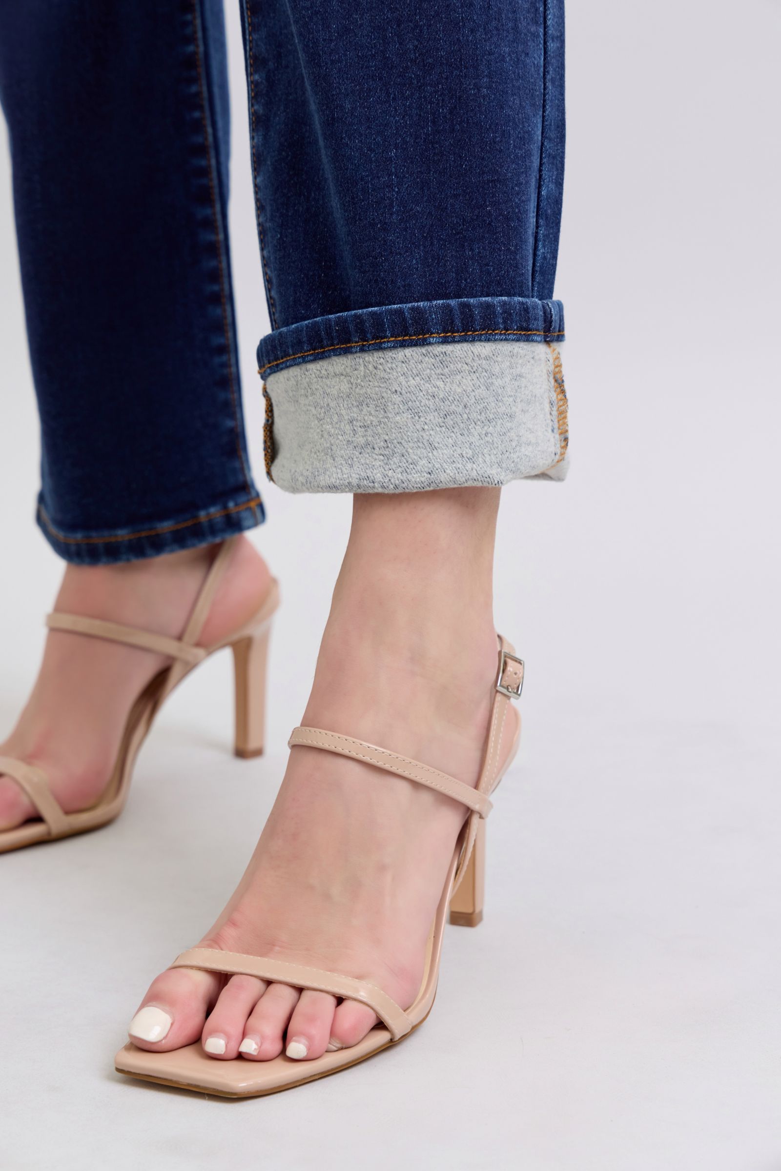 Judy Blue Full Size Washed Straight Leg Jeans with Pockets - Classique Collection
