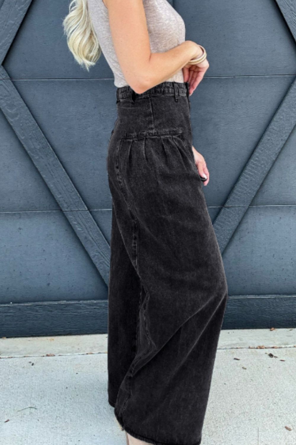 High Rise Wide Leg Jeans with Pockets - Classique Collection
