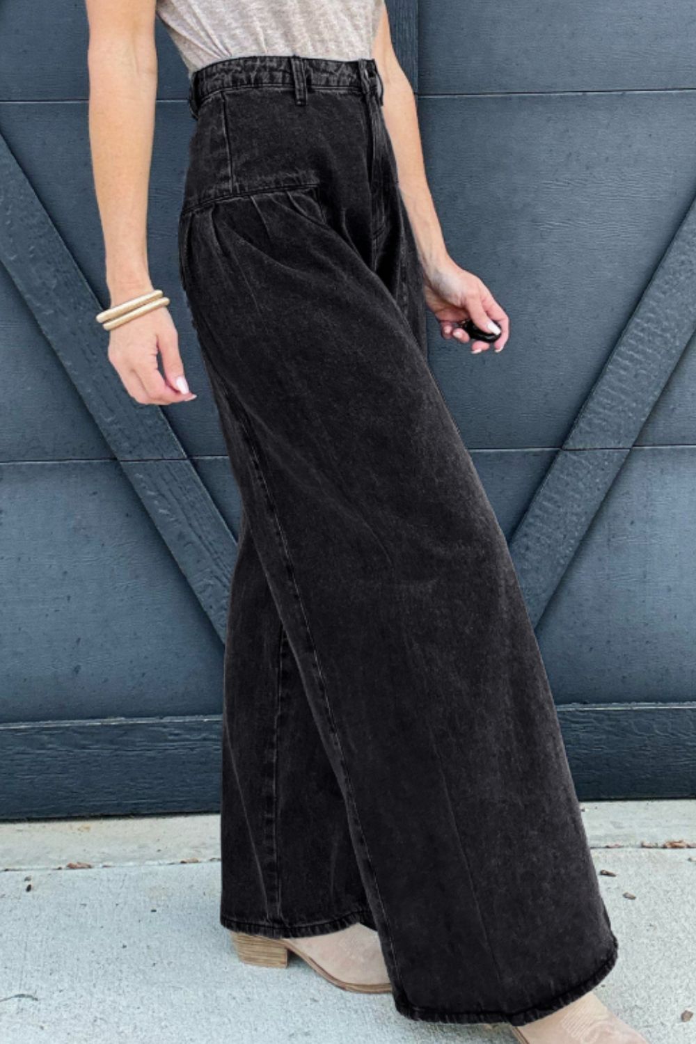High Rise Wide Leg Jeans with Pockets - Classique Collection