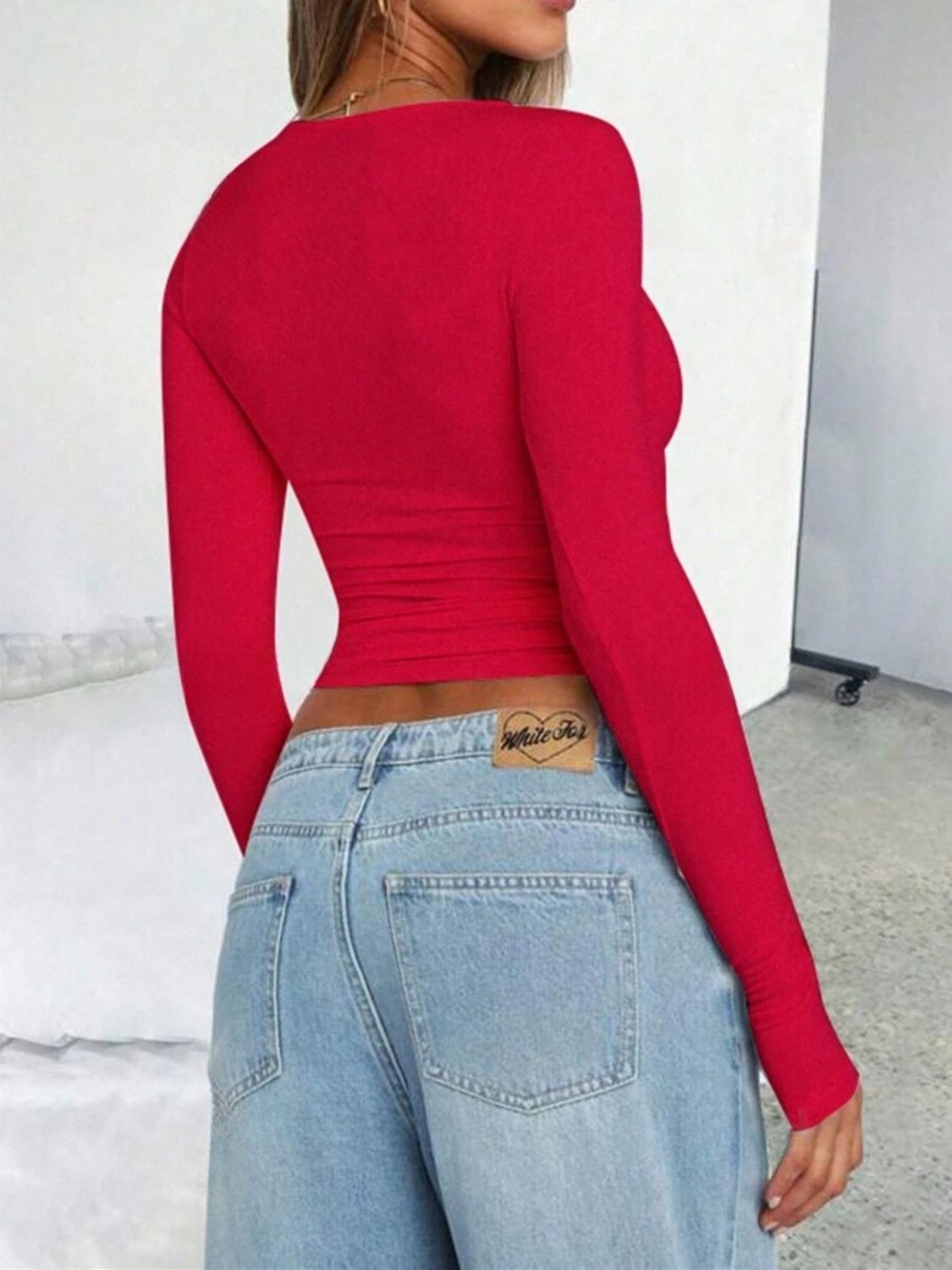 Solid Color Round Neck Long Sleeve T-Shirt - Classique Collection