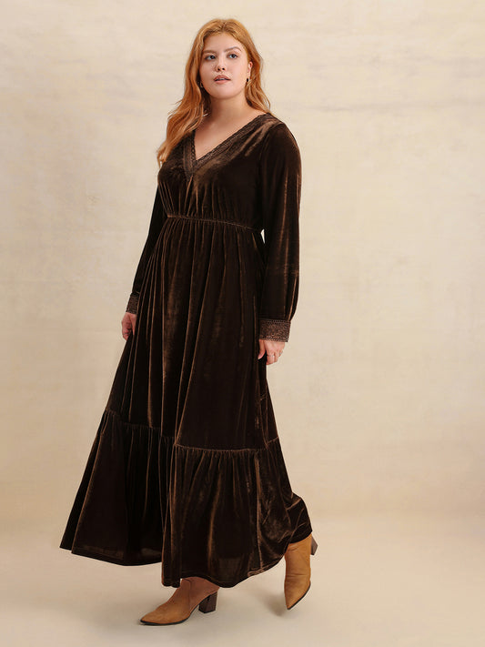 Plus Size Lace Detail V-Neck Long Sleeve Midi Dress - Classique Collection