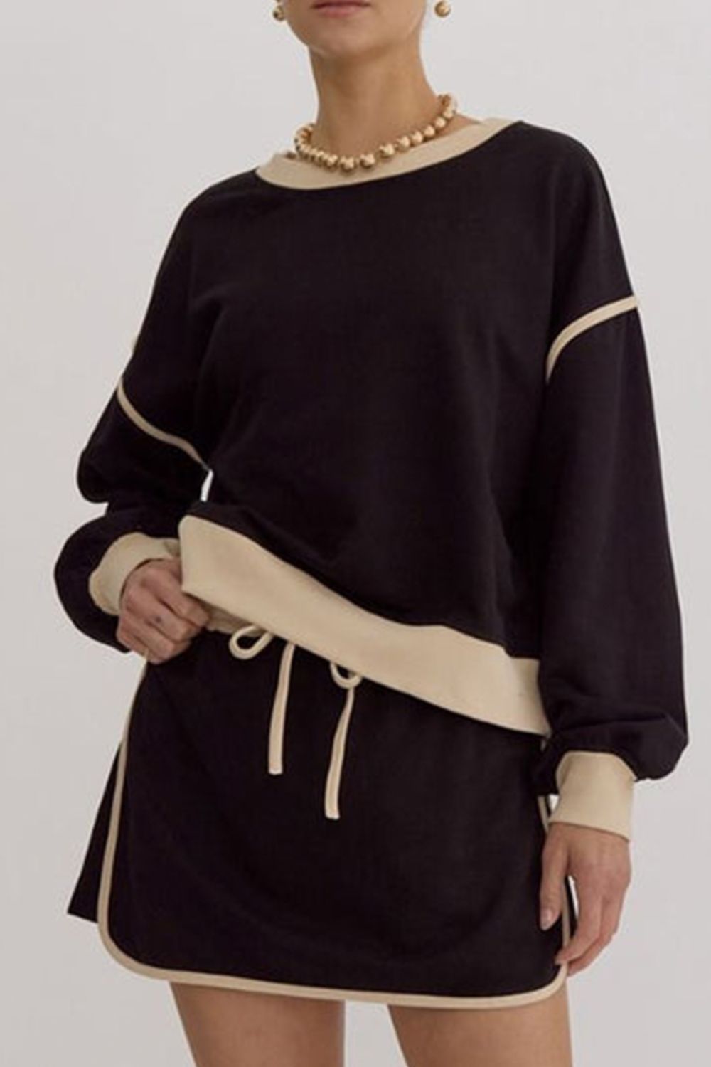 Contrast Trim Round Neck Top and Skort Set - ClassiQ