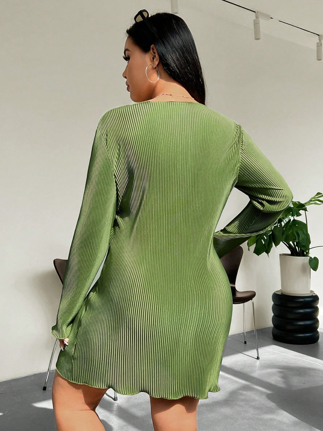Honey Plus Size Lettuce Hem Round Neck Long Sleeve Dress - Classique Collection
