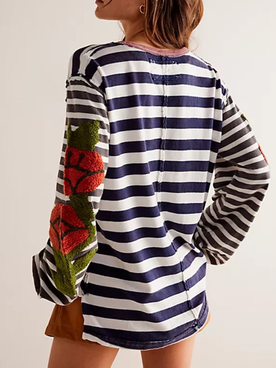 Striped Round Neck Long Sleeve Sweatshirt - Classique Collection