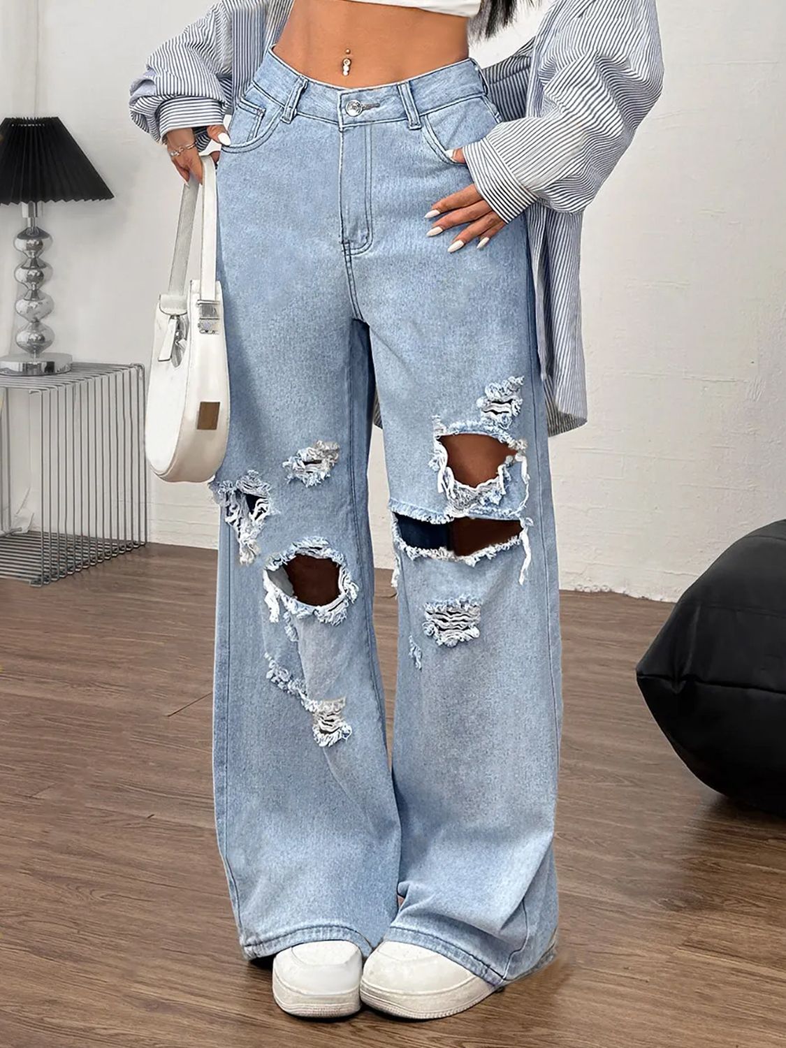 Distressed Wide Leg Jeans with Pockets - Classique Collection