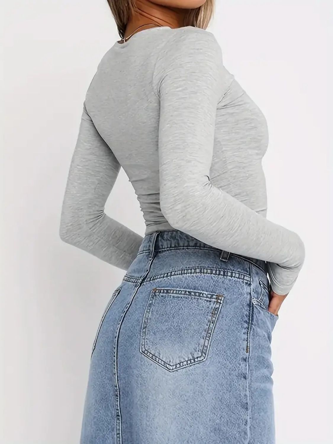 Solid Color Round Neck Long Sleeve T-Shirt - Classique Collection
