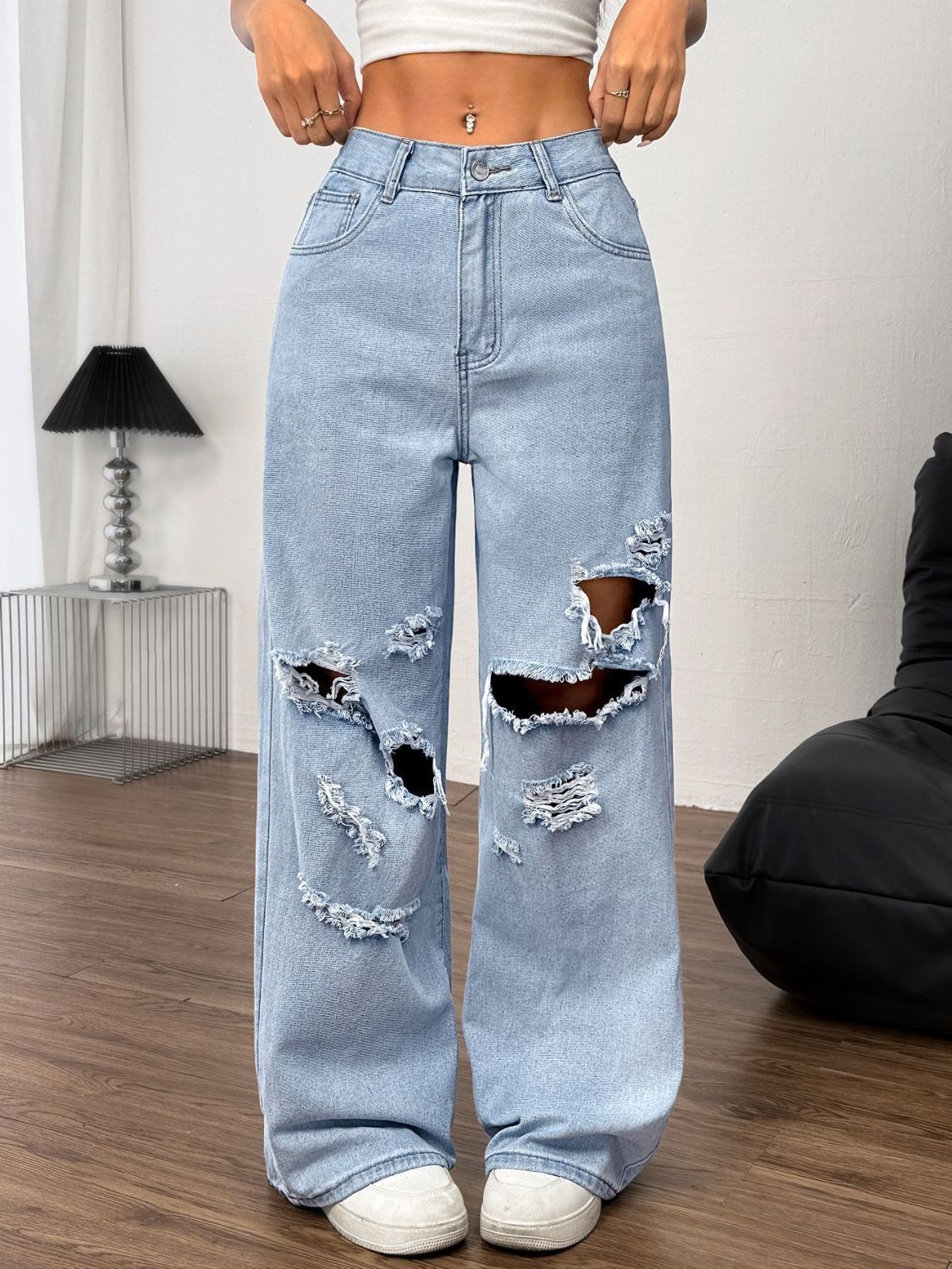 Distressed Wide Leg Jeans with Pockets - Classique Collection