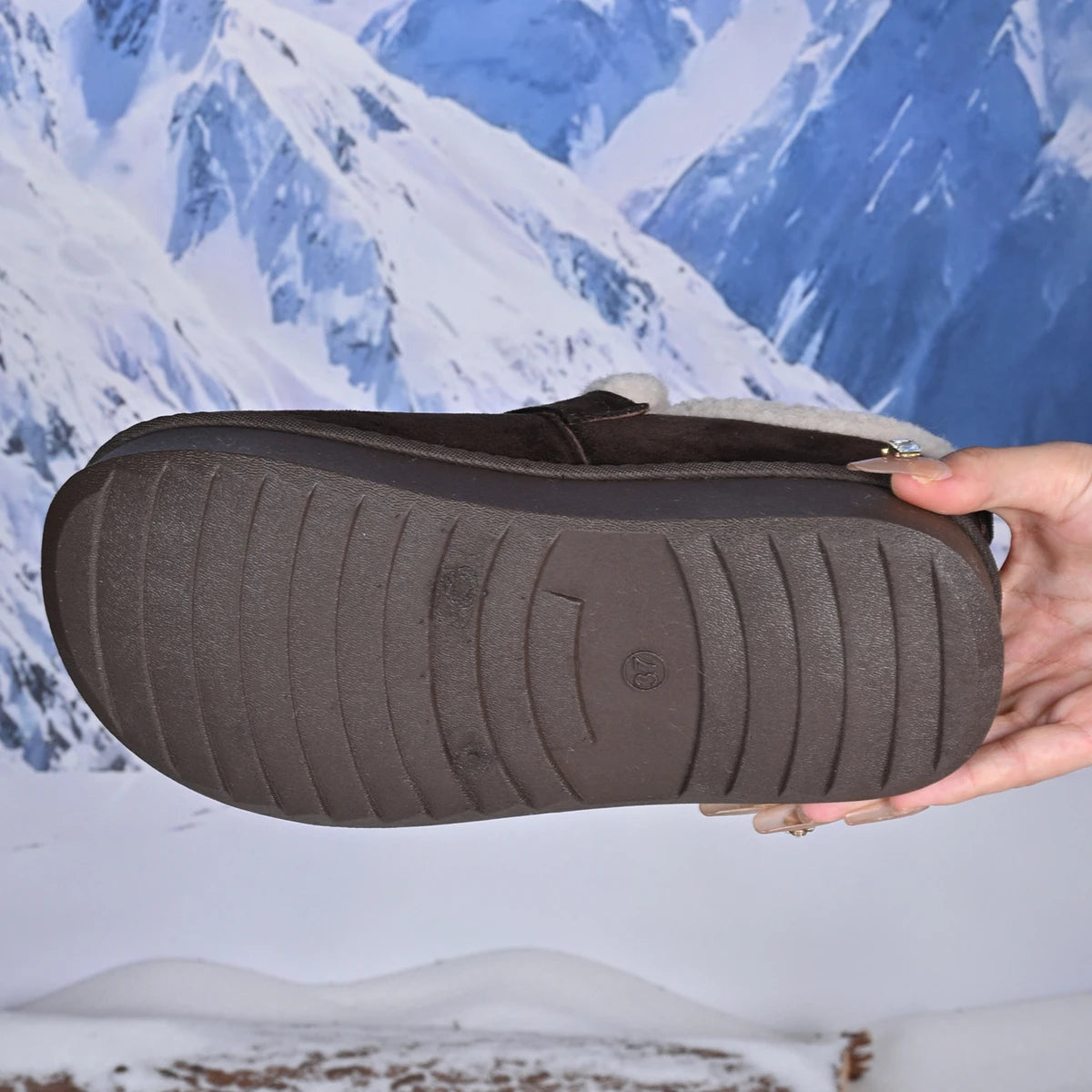 2026 Winter Fleece Lined Soft Bottom Retro Slip on Bean Bean Anti Slip Warm Cotton Snow Boots Thin Sole Comfortable Flat Shoes