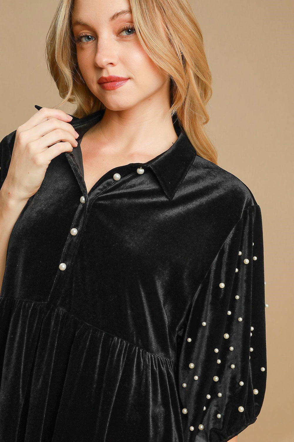 Umgee Pearl Detail Half Sleeve Velvet Babydoll Blouse - Classique Collection
