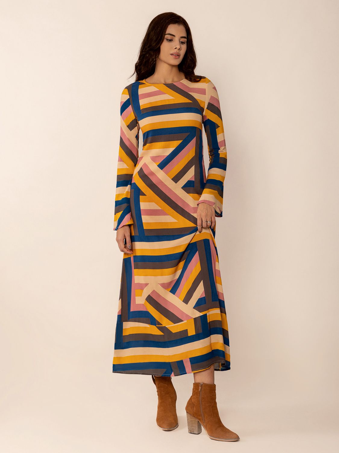 Contrast Round Neck Flare Sleeve Midi Dress - Classique Collection