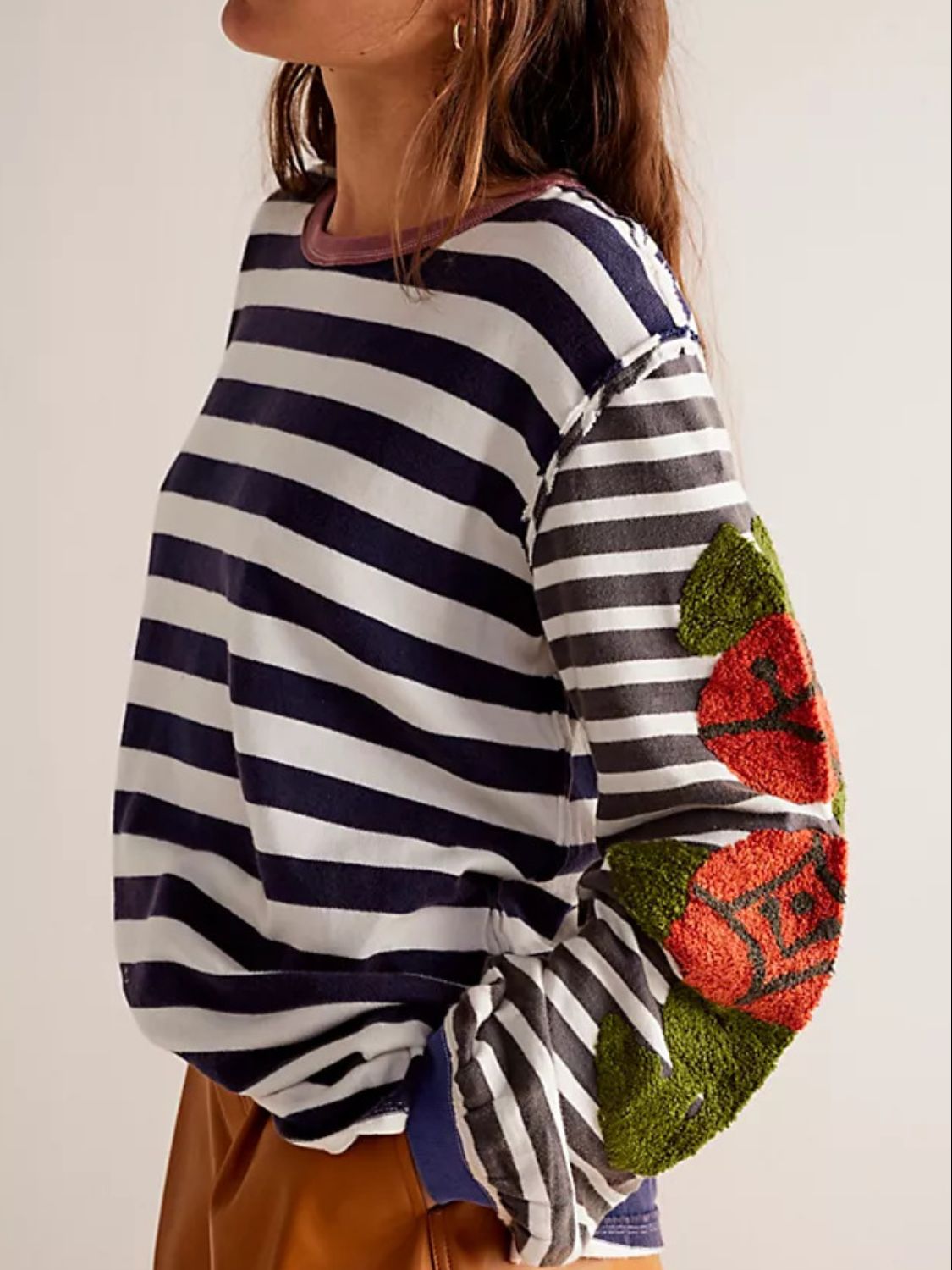 Striped Round Neck Long Sleeve Sweatshirt - Classique Collection