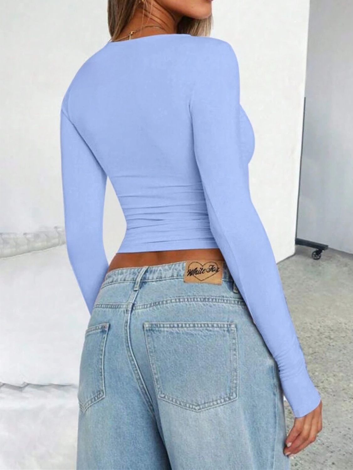 Solid Color Round Neck Long Sleeve T-Shirt - Classique Collection