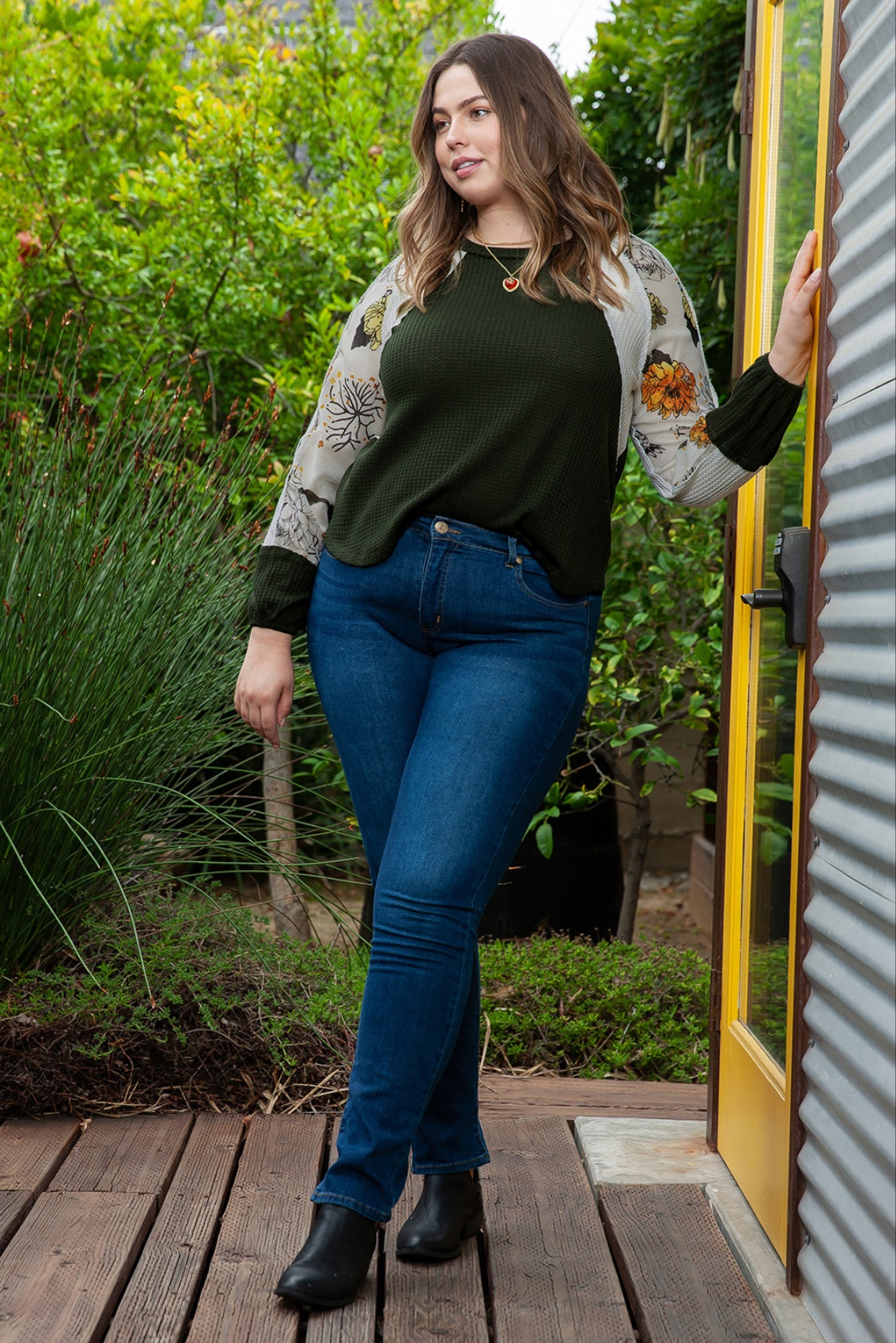 Plus Size Floral Waffle-Knit Round Neck Blouse - Classique Collection