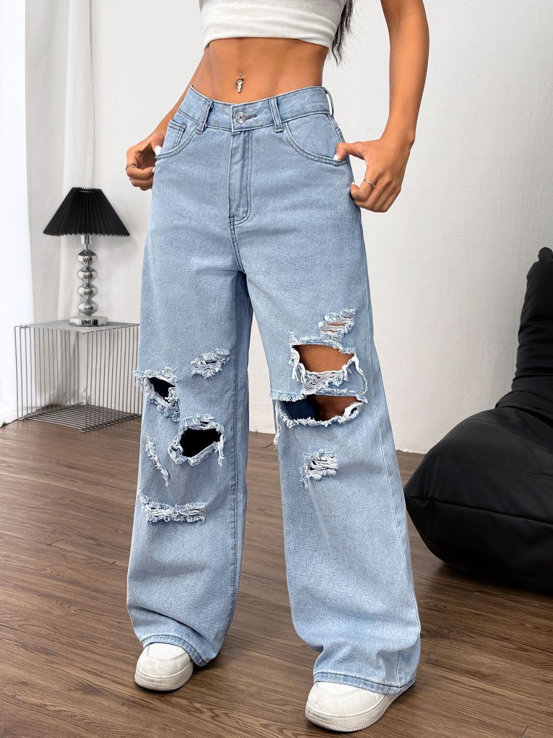 Distressed Wide Leg Jeans with Pockets - Classique Collection