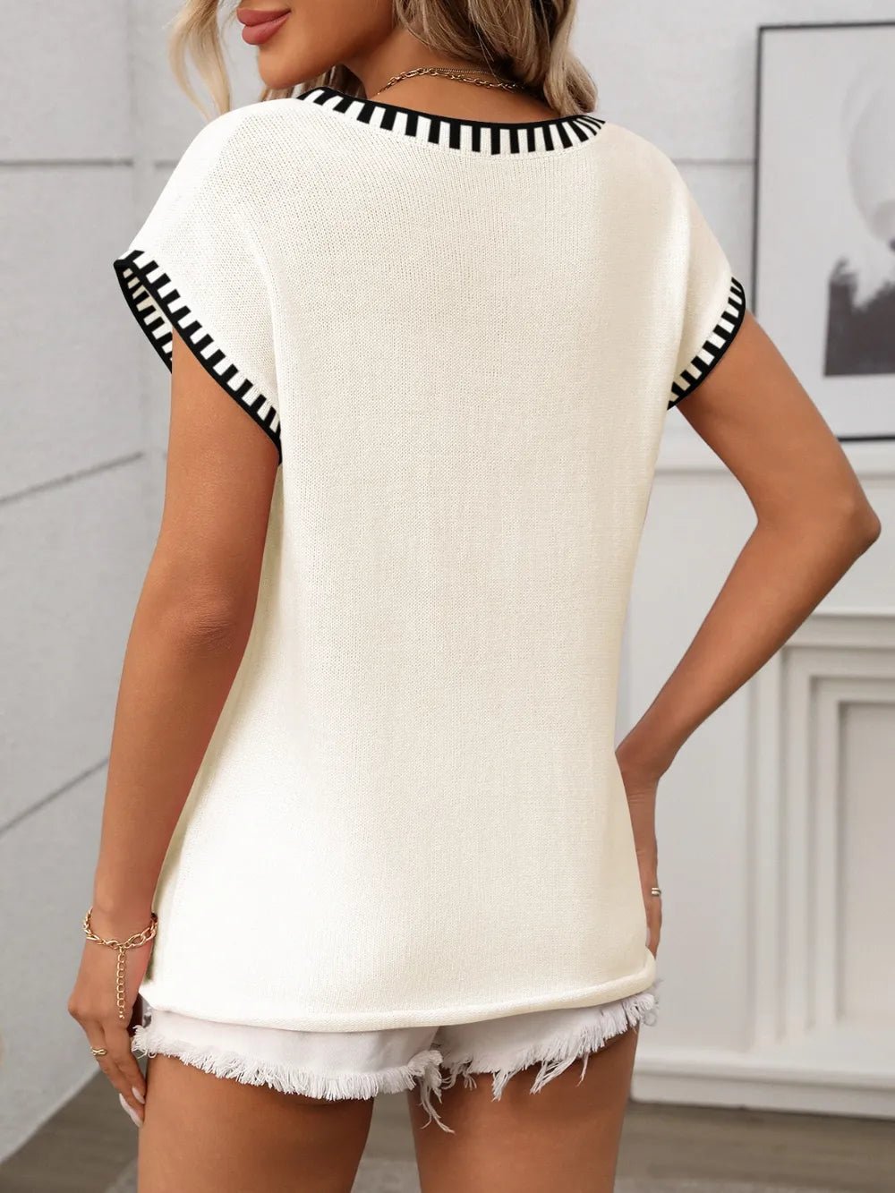 Contrast Trim V - Neck Short Sleeve Knit Top