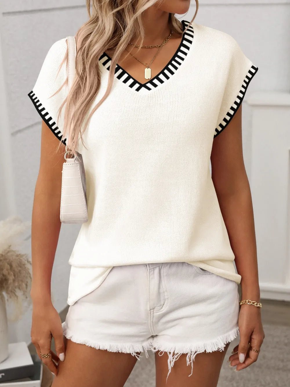 Contrast Trim V - Neck Short Sleeve Knit Top