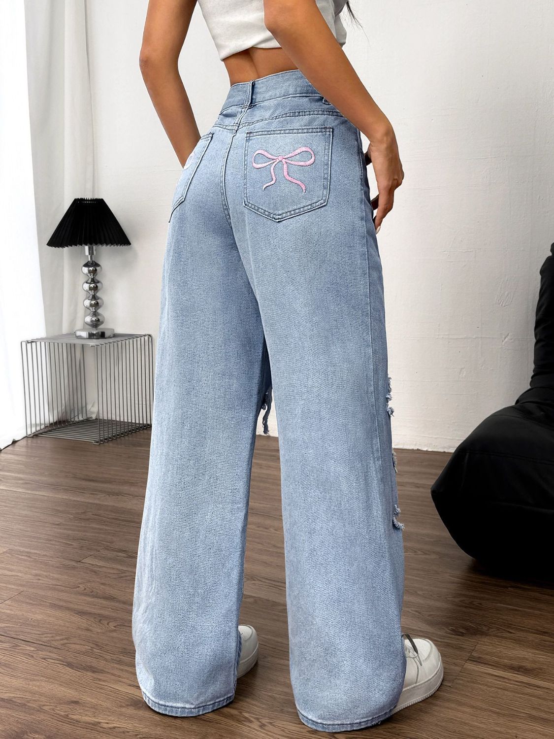 Distressed Wide Leg Jeans with Pockets - Classique Collection